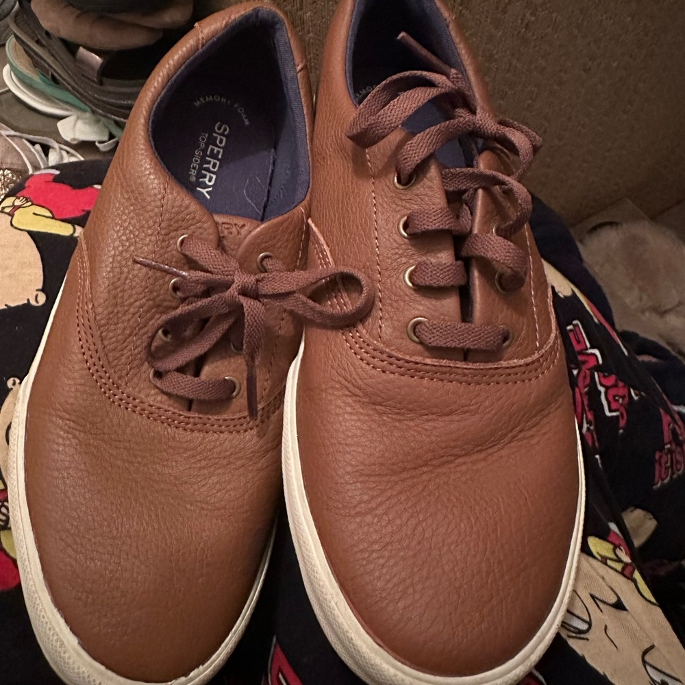 Slightly used side 5.5 in men’s with memory foam Sperry Top-slider